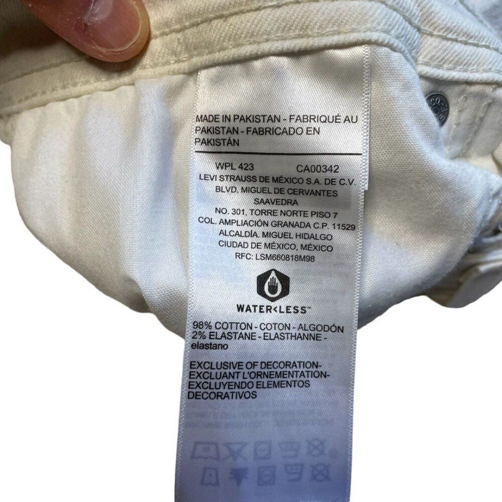 Levi Strauss Women's High Rise Wide Leg Crop Button Fly Off White Denim Size 14 - Picture 8 of 12